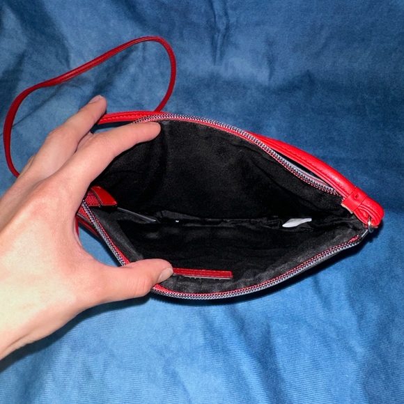 Red Calvin Klein crossbody - Picture 3 of 3